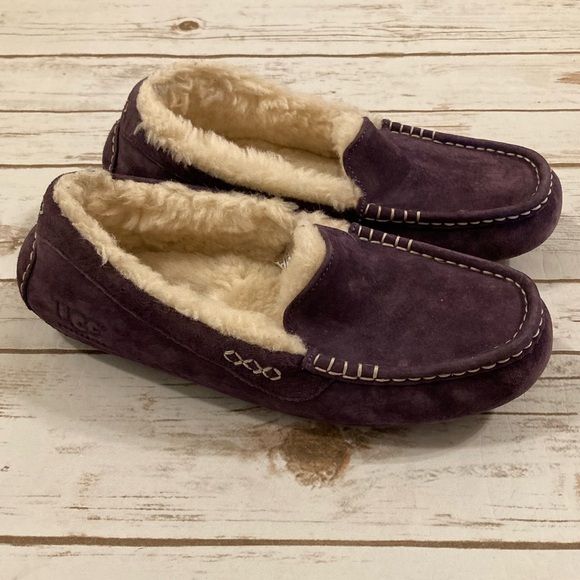 UGG Women’s Ansley Sheepskin Moccasin Slippers Purple Size 9 - Picture 1 of 12